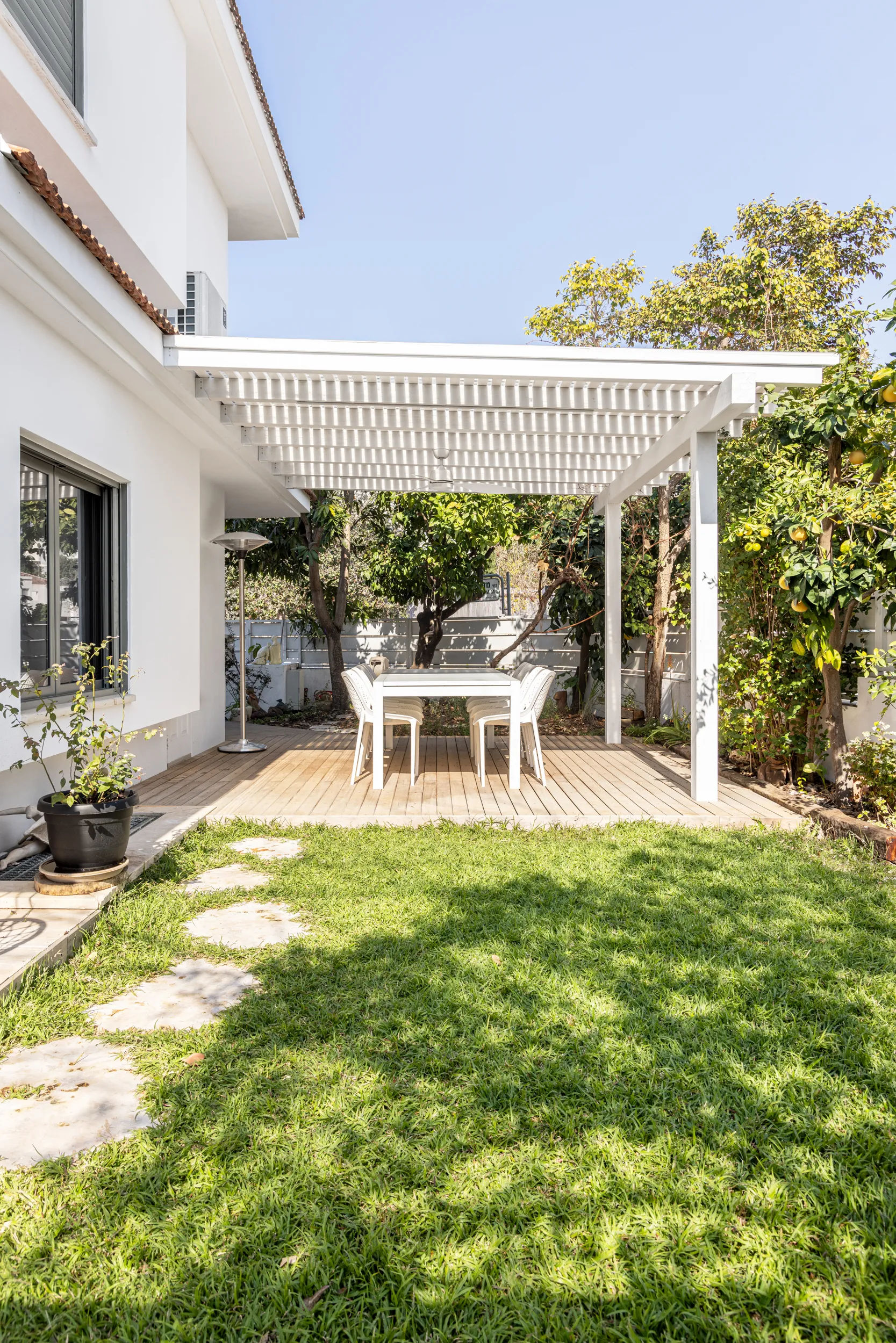 עיצוב גינה בהוד השרון