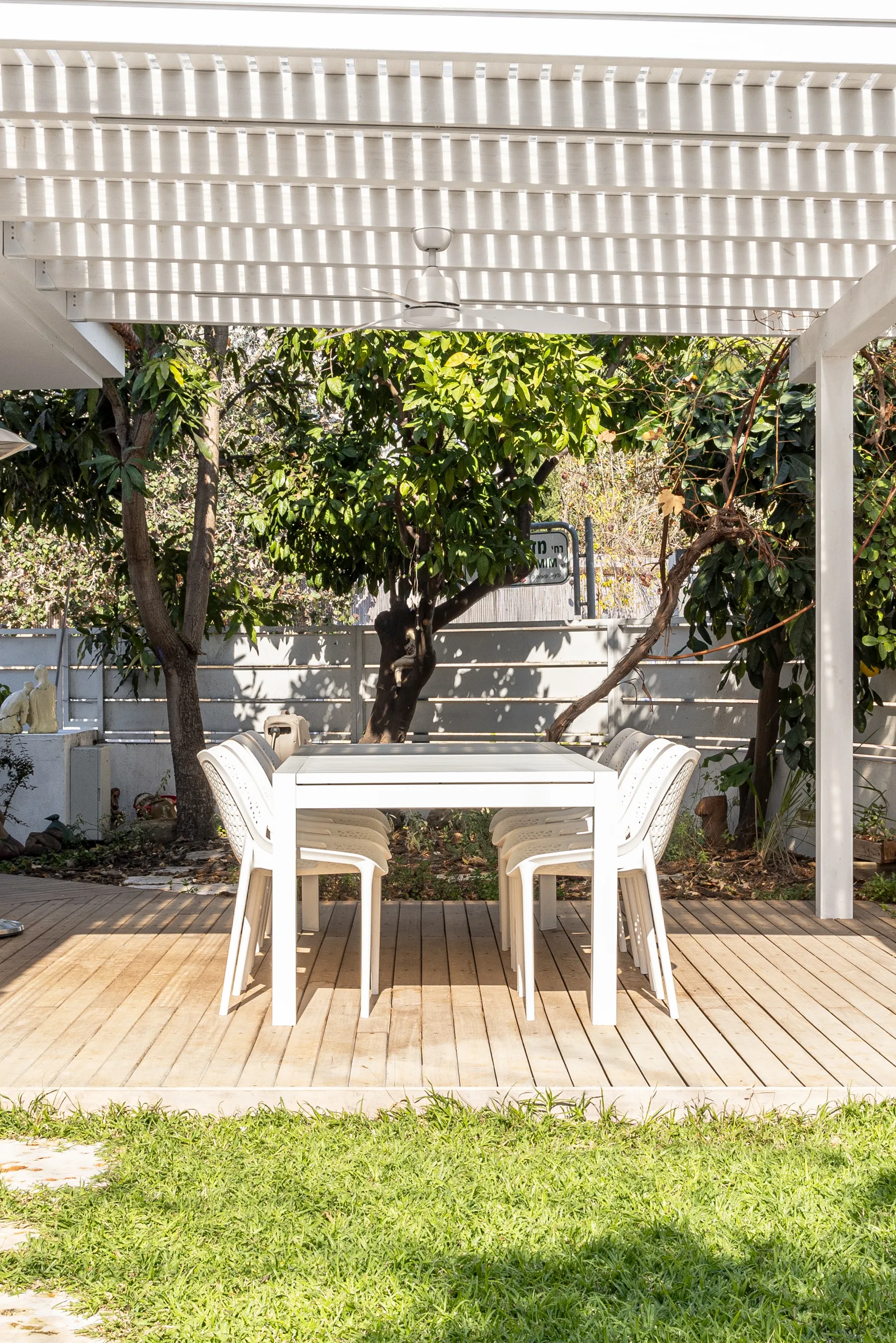 עיצוב גינה בהוד השרון